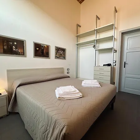 Indipendenza 24 בולוניה